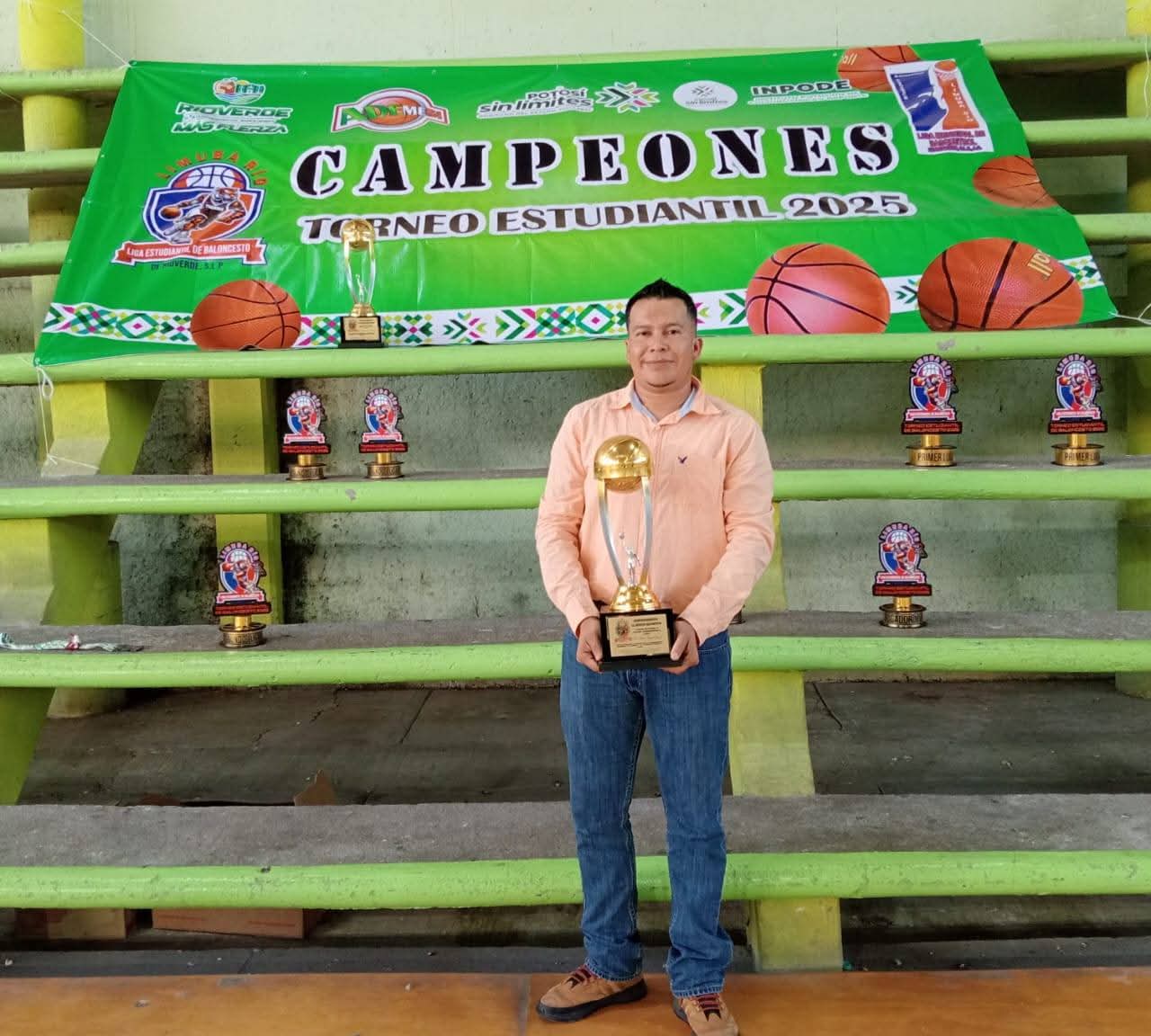 🏆GALARDONAN AL COACH LUIS HURTADO POR TRAYECTORIA DEPORTIVA🏀