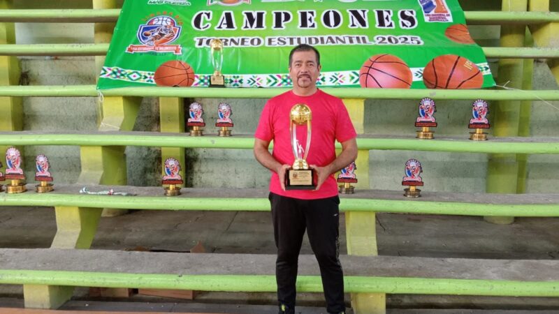 🏆PROFE MARCO RECIBE EMOTIVO PREMIO AL MÉRITO DEPORTIVO DE LA LIMUBA RIOVERDE🏀