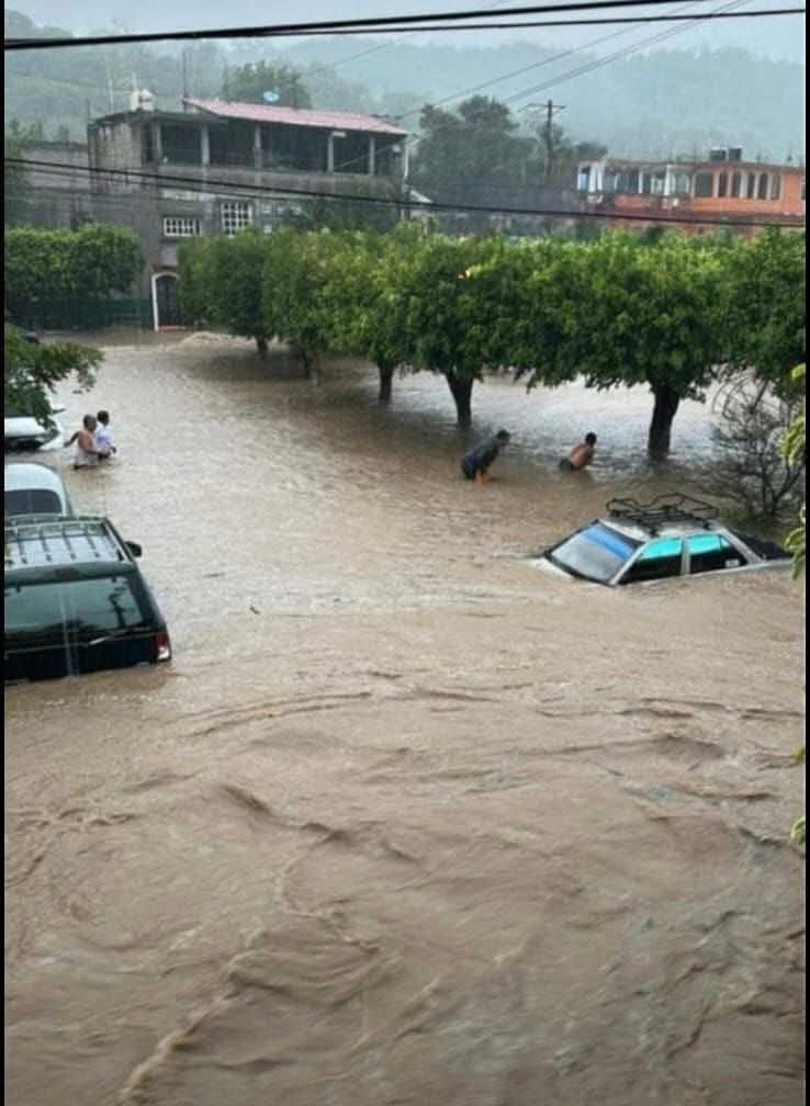 Tamazunchale se inunda.