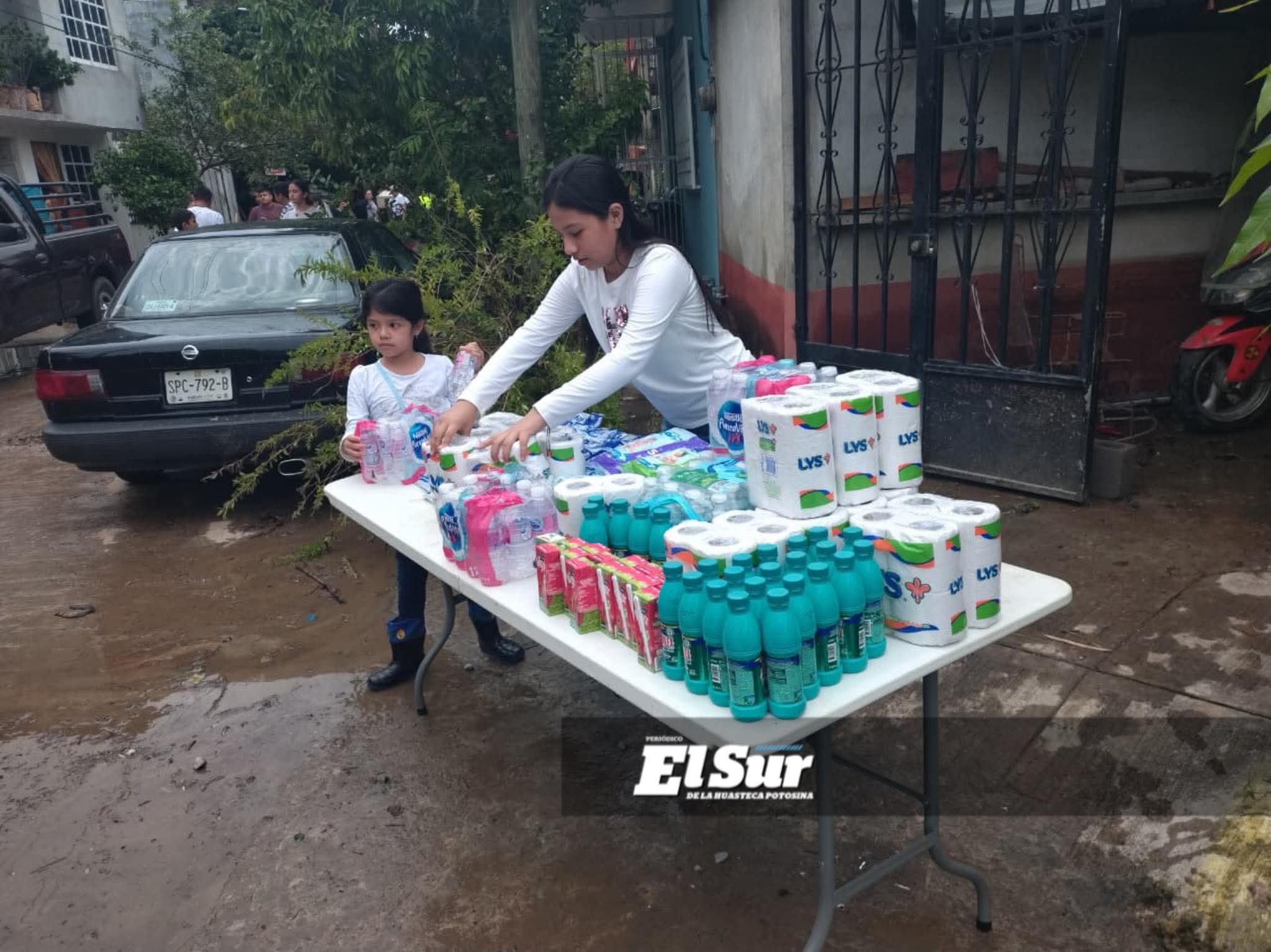 📌Niñas usan sus ahorros para llevar esperanza a #LomaBonita