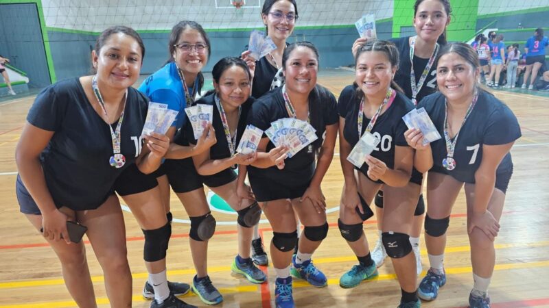 CÁRDENAS FEMENIL CAMPEONAS DE VOLEIBOL EN CD. FERNÁNDEZ