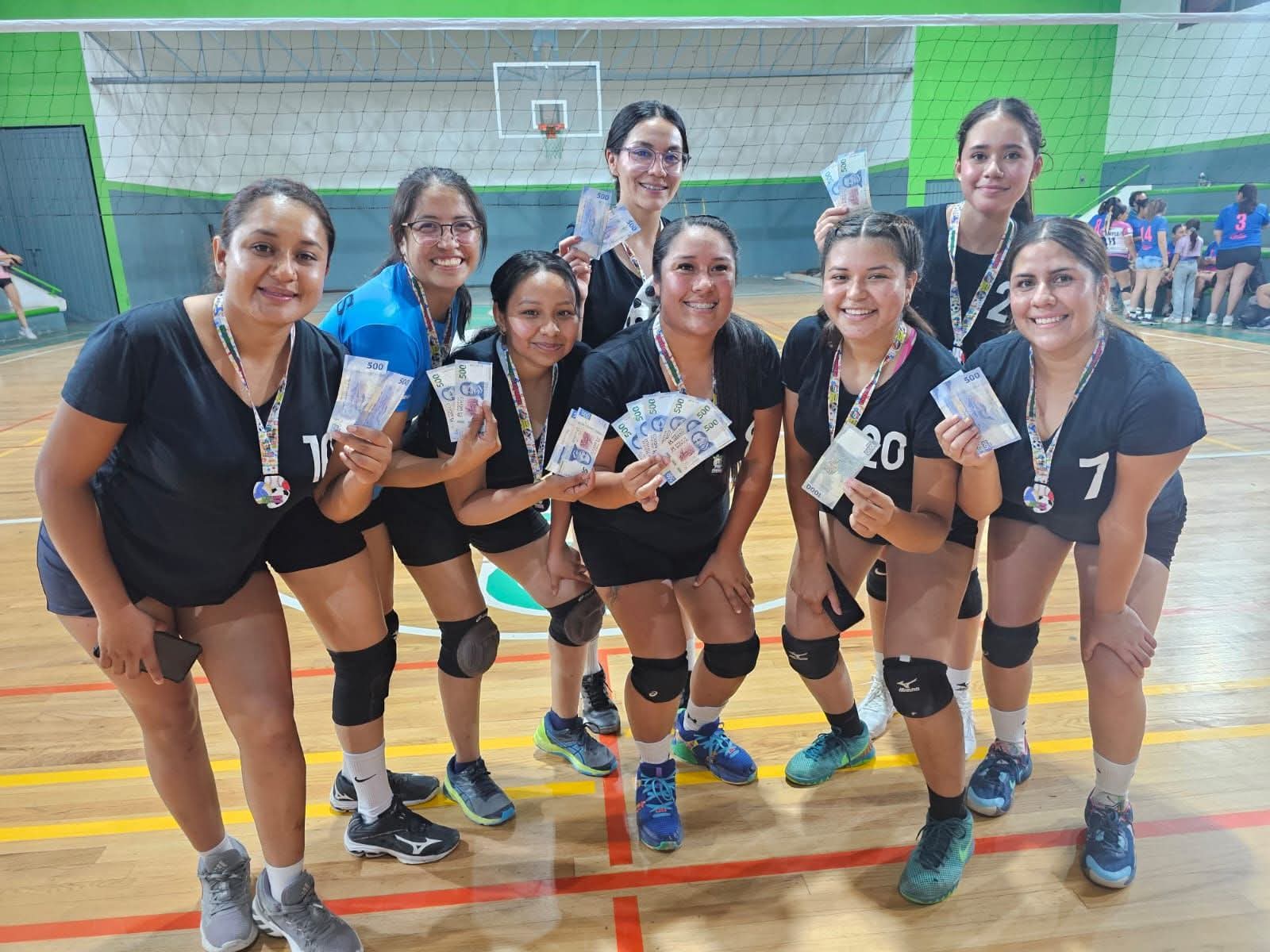 CÁRDENAS FEMENIL CAMPEONAS DE VOLEIBOL EN CD. FERNÁNDEZ
