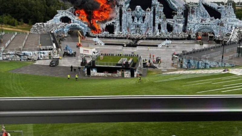 ULTIMA HORA SE INCENDIA EL ESCENARIO PRINCIPAL DE TOMORROWLAND 2025