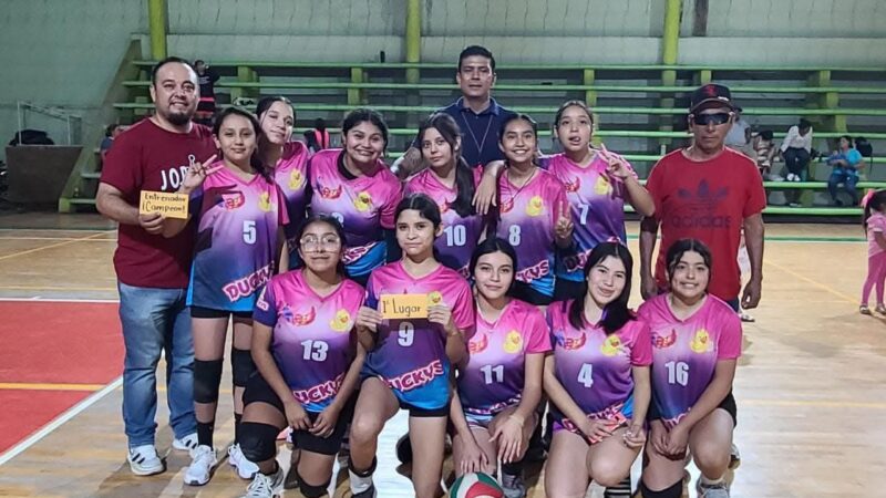 Primer lugar en la categoría mayor de jovencitas.