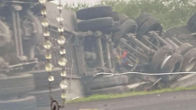 PRECAUCIÓN TRAILER SUFRE ACCIDENTE RIOVERDE-SAN LUIS POTOSI!!!