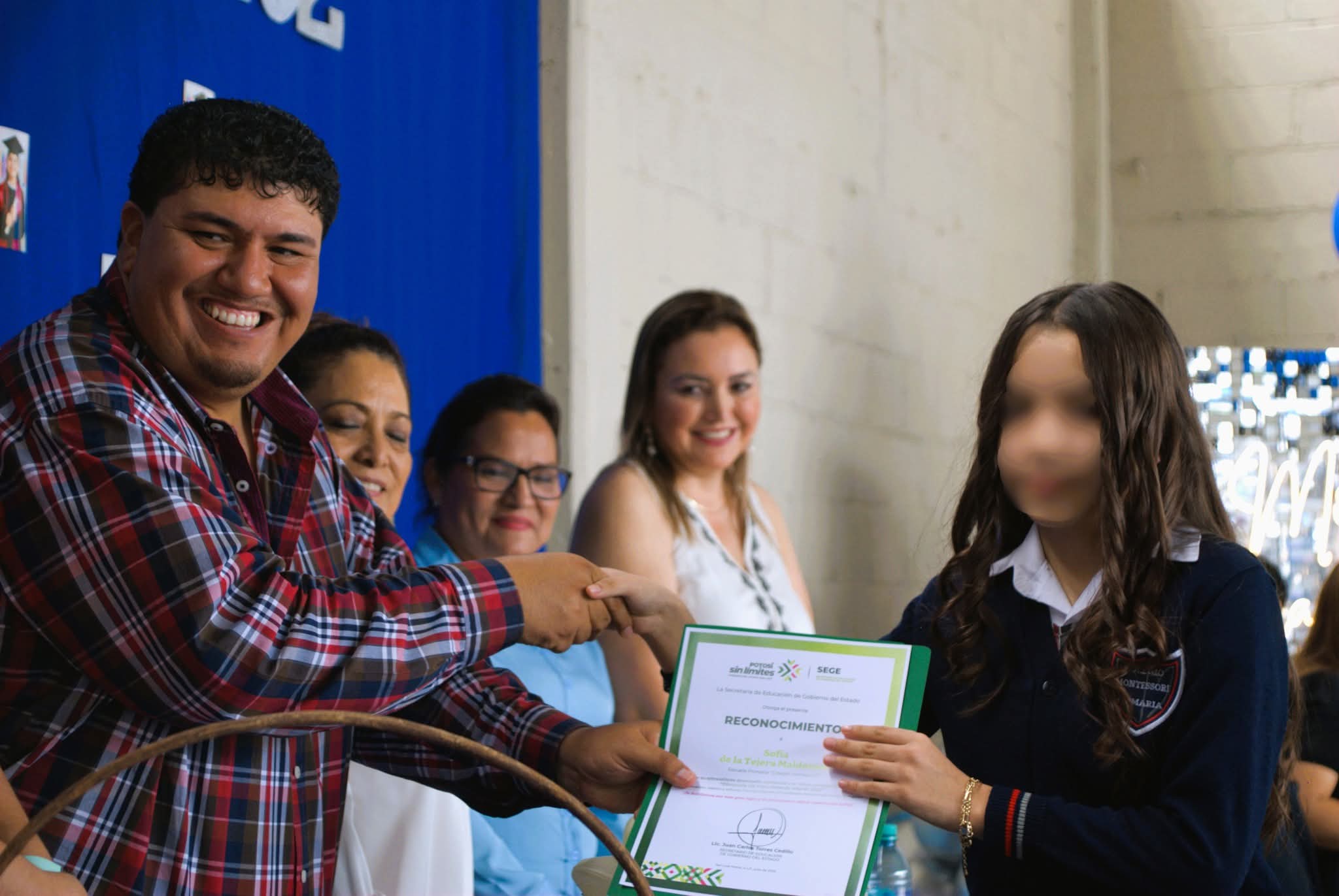 🎓 Acompañan a egresados del Colegio Montessori en emotiva graduación 🎉