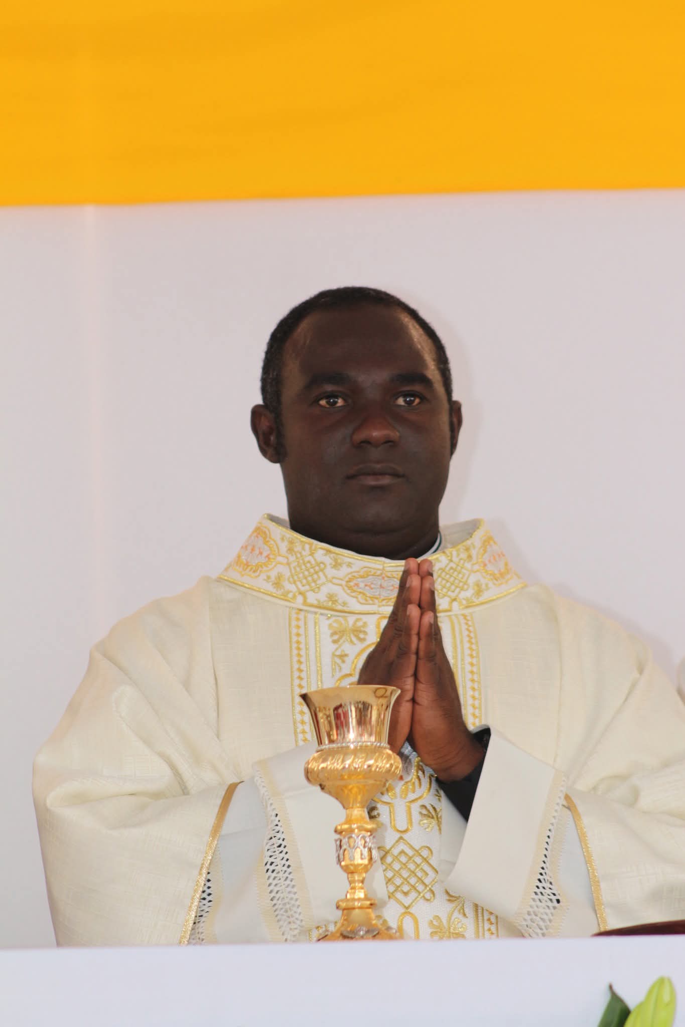 Jiergue Stanley vicario de la parroquia de Santa Catarina.