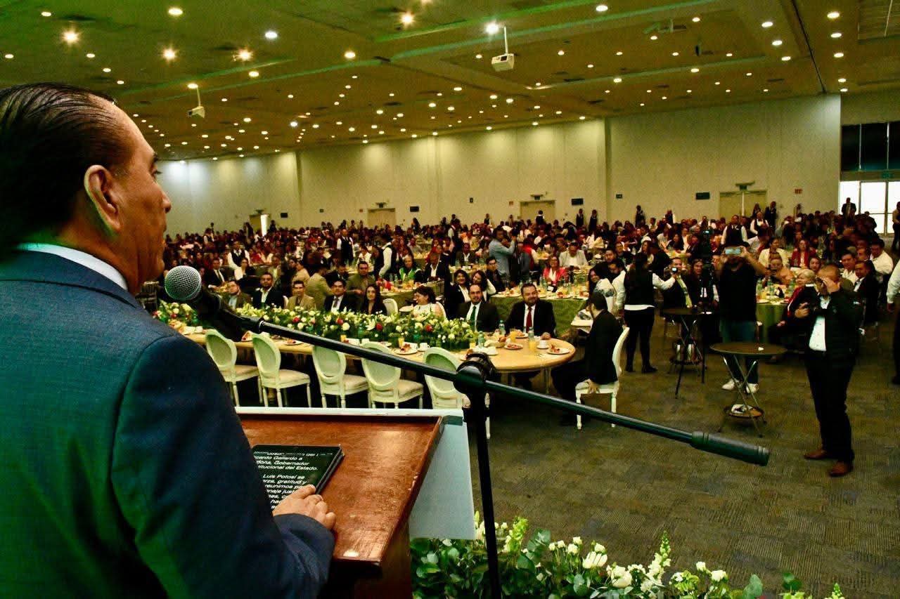 ESTADO RECONOCE A PERSONAL ADMINISTRATIVO EN LA EDUCACIÓN