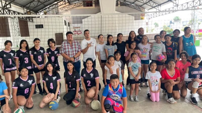 ¡Entrega de Uniformes a la Escuela de Voleibol Municipal!