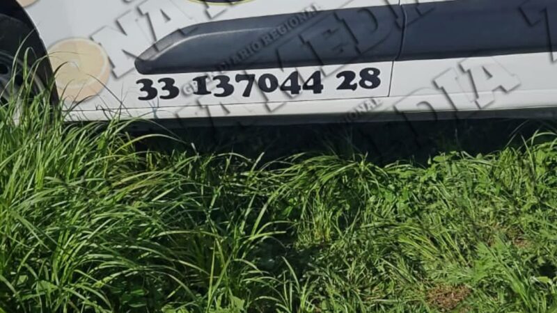 Accidente en la Rioverde-SLP: Camioneta Funeraria Sufre Salida de Camino con Dos Heridos