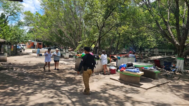 Turistas visitan parajes de Rioverde y Policía Municipal intensifica recorridos en balnearios.