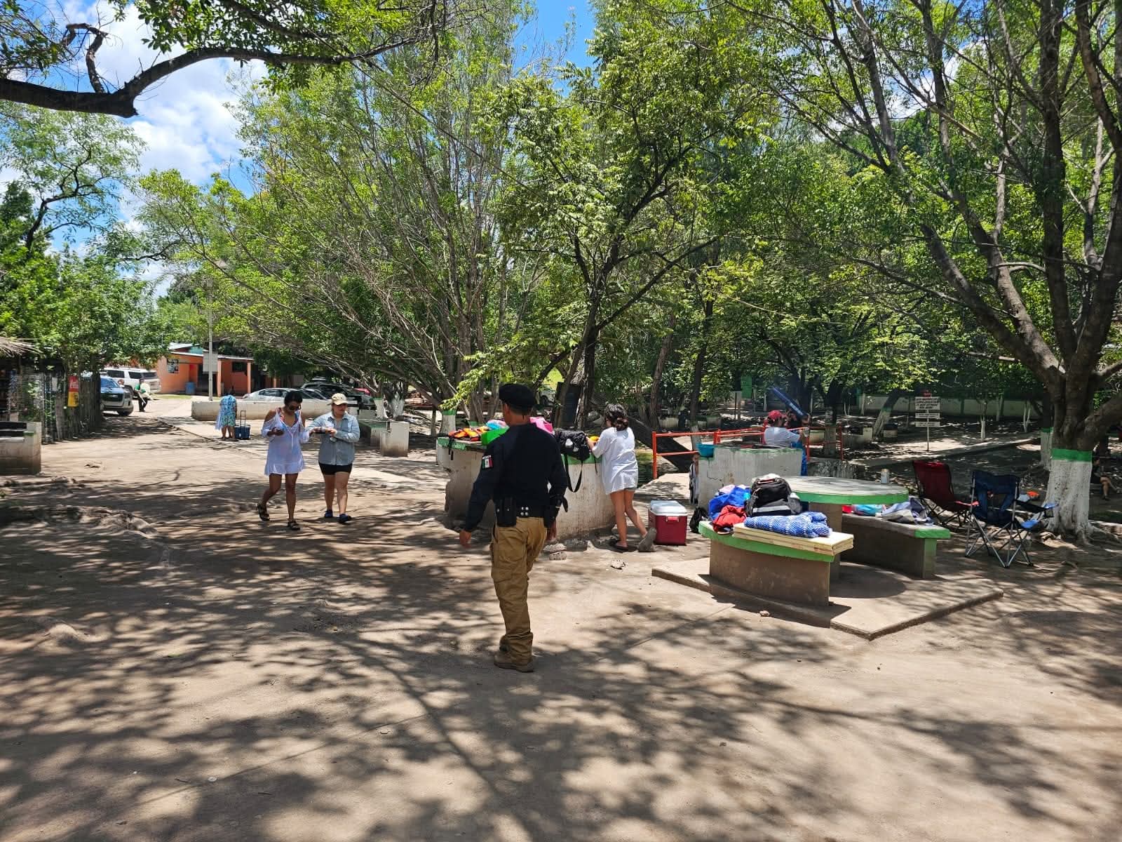 Turistas visitan parajes de Rioverde y Policía Municipal intensifica recorridos en balnearios.