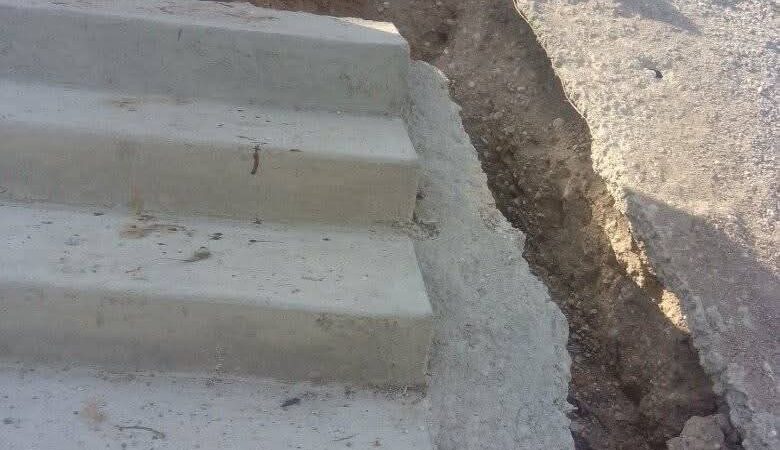 AUN NO INAUGURAN LA OBRA Y ESCALONES DE CALLE CALICHAL, YA SE HUNDIERON; EN RAYÓN