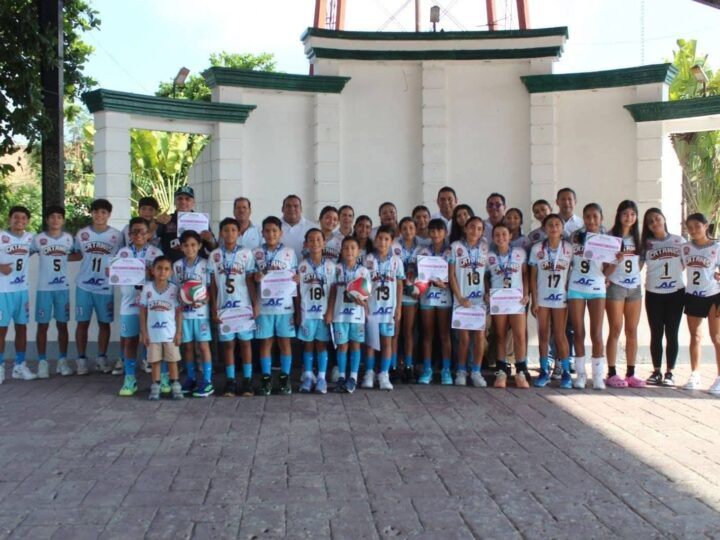 ✅️EL GOBIERNO MUNICIPAL DE TAMUÍN ENTREGA RECONOCIMIENTOS A CAMPEONAS NACIONALES DE VOLEIBOL🏐