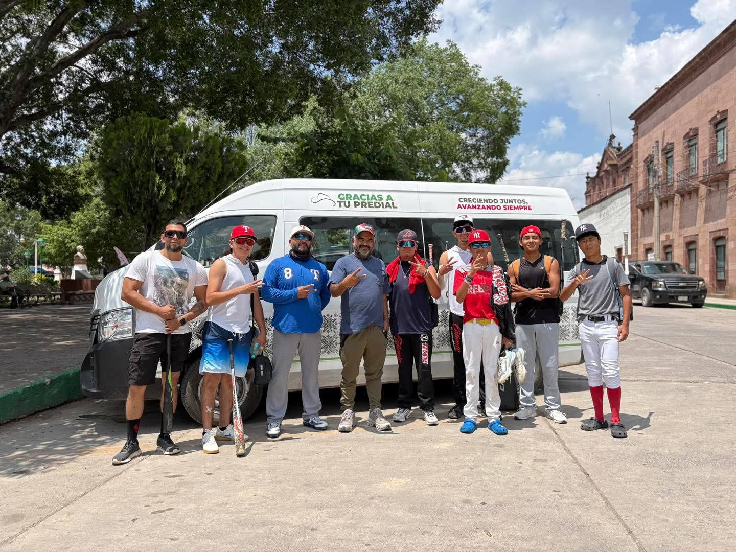 #Rayón | ✅️Rayón sigue avanzando gracias a su gente! 🚐⚾📚 🌟