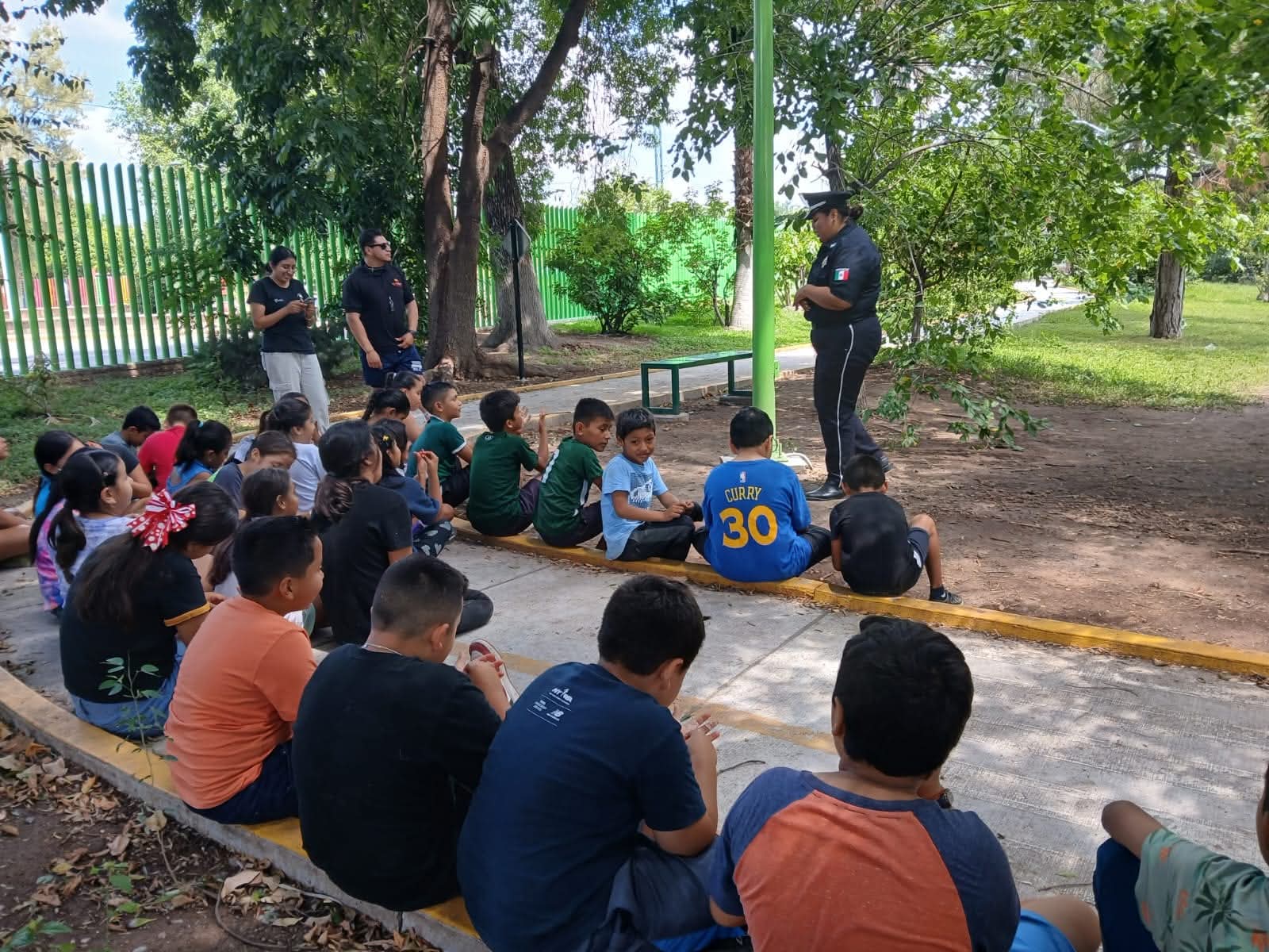 Policía de Rioverde concientiza sobre el cuidado de las mascotas.