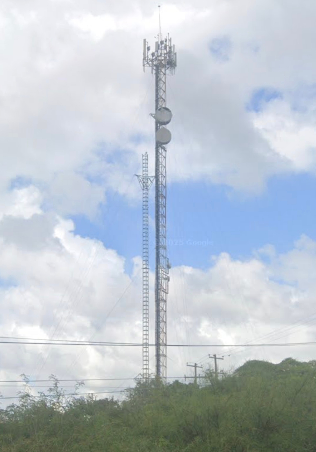 Vándalos Derriban Torre de Telcel en Cárdenas, San Luis Potosí; Dejan a la Población Incomunicada