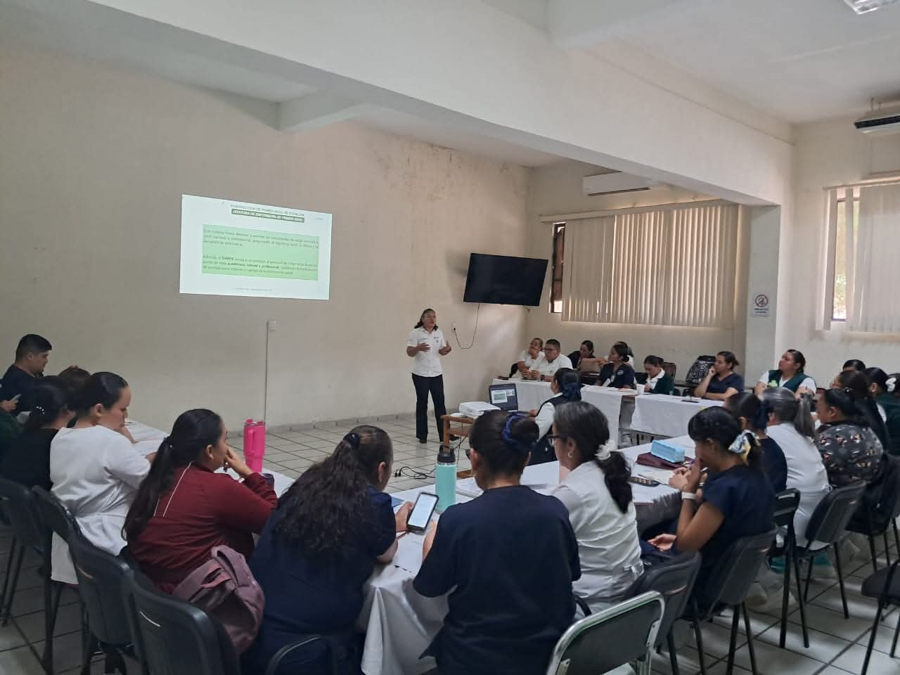 Capacitación de Vanguardia Fortalece la Enfermería en la Zona Media