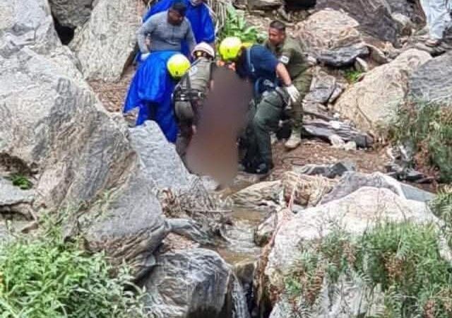 #Alerta ⚠️ Tragedia en Real de Catorce: Vehículo cae a un barranco y mueren dos personas