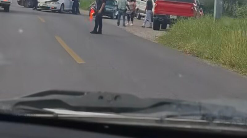 Choque entre un Jetta y una Blazer en el ramal Rayón-Cárdenas.