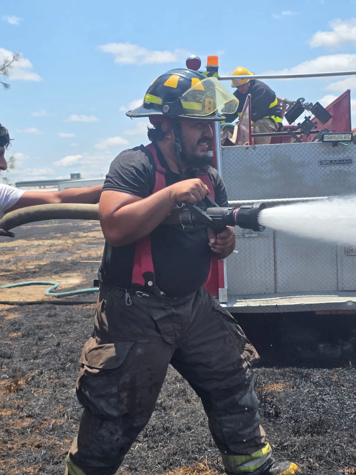 🔥 ATENCIÓN CIUDADANA: BOMBEROS SOFOCAN INCENDIO DE PASTIZAL