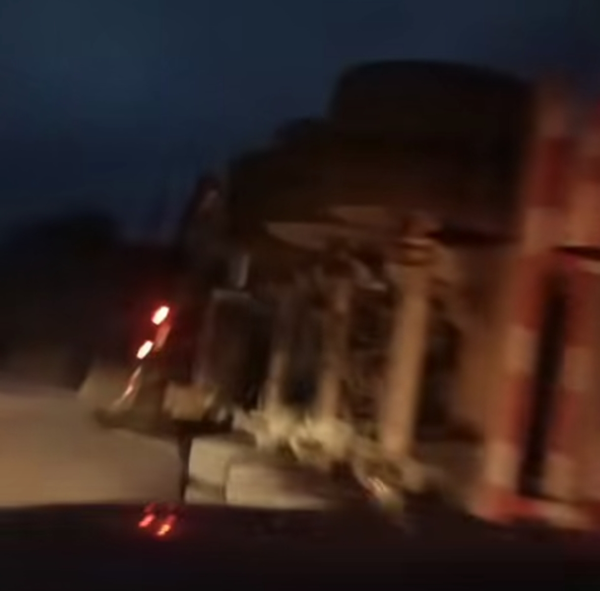 🚨 ÚLTIMA HORA | Volcadura de pipa en la Supercarretera 75D