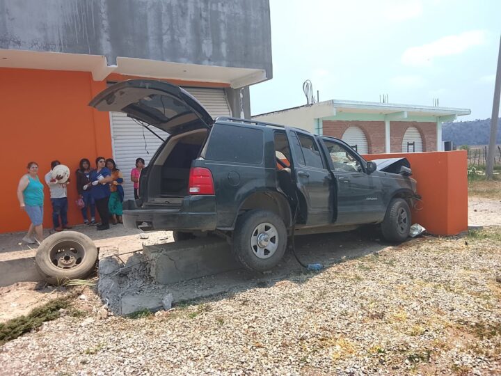 ÚLTIMO MOMENTO: Accidente en la Carretera Cárdenas-Rayón deja un lesionado.
